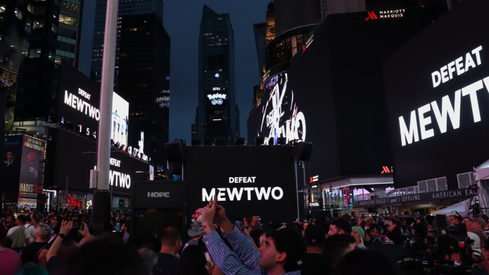 Pokemon Go 卖家曝光,时代广场独家 Mewtwo 售价数千